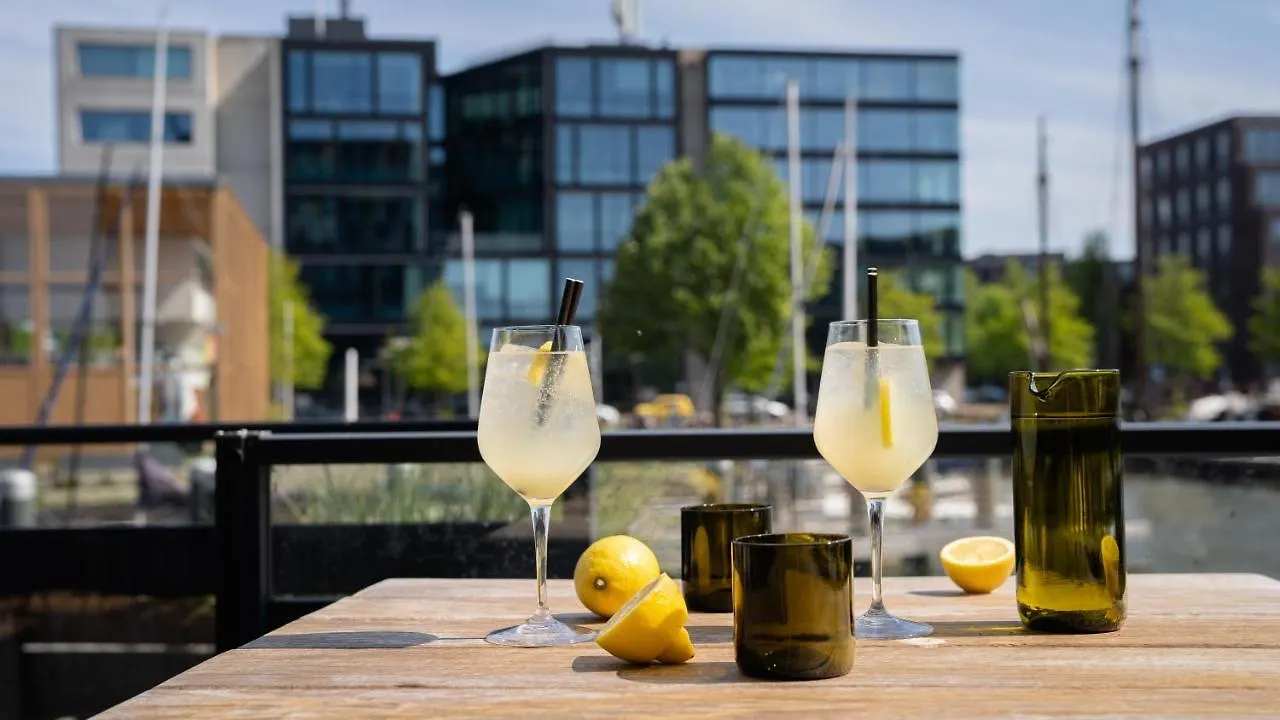 Four Elements Hotel Amsterdam 4*,